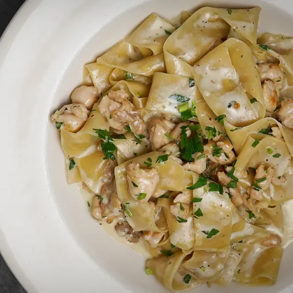 Maccheroni Republic signature dishes Rigatoni Pom'amore
Pappardelle Chicken Alfredo
Bianchi & Neri